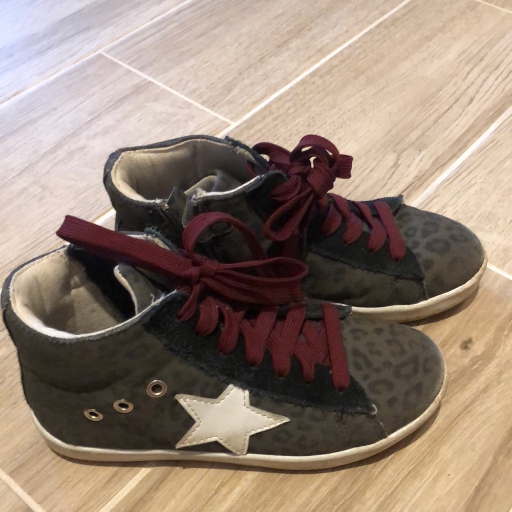 Hoo sneakers